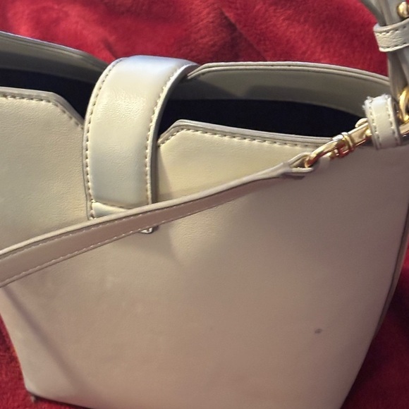 DJNY Elegant White  Taira Bucket  crossbody Bag - Picture 4 of 17